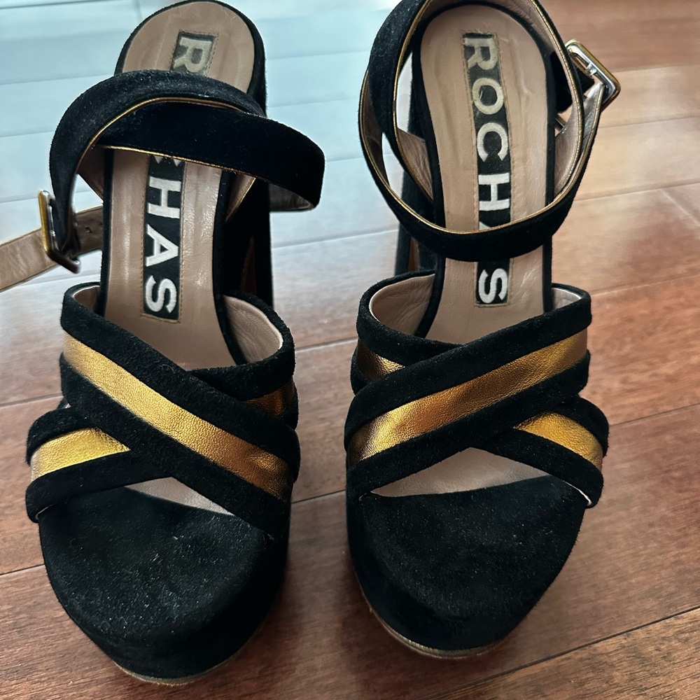 Rochas platforms.